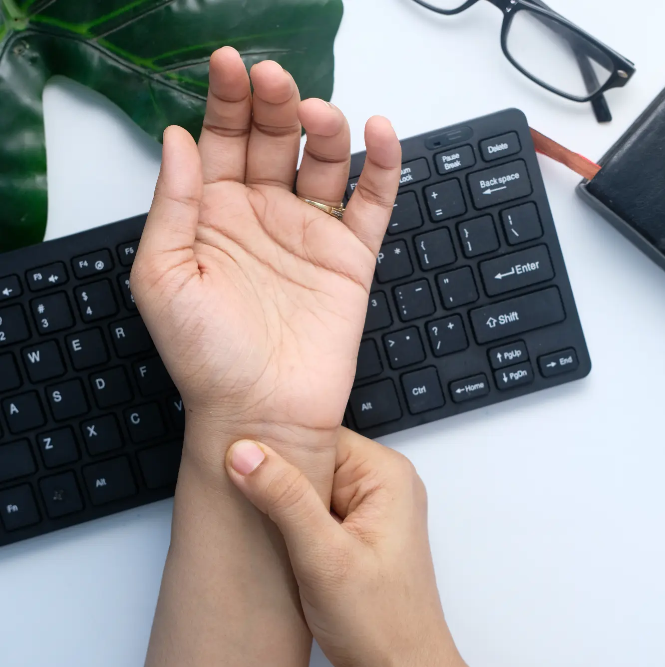 Carpal Tunnel Syndrome rehab treatment for hand wrist pain relief. Physical therapy improves mobility. Work injury rehabilitation clinic.