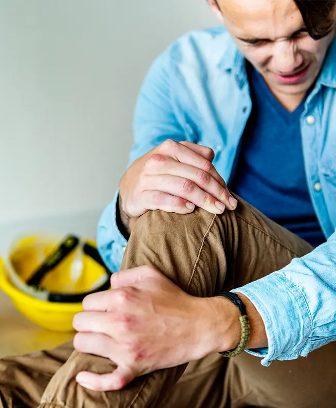 Knee pain after work injury: Physical therapy for pain relief and mobility recovery. Rehab treatment at our clinic helps improve function.