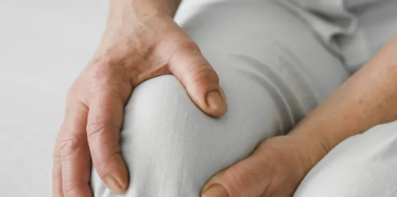 Knee pain Osteoarthritis rehab treatment. Physical therapy for pain relief and mobility recovery at our rehabilitation clinic